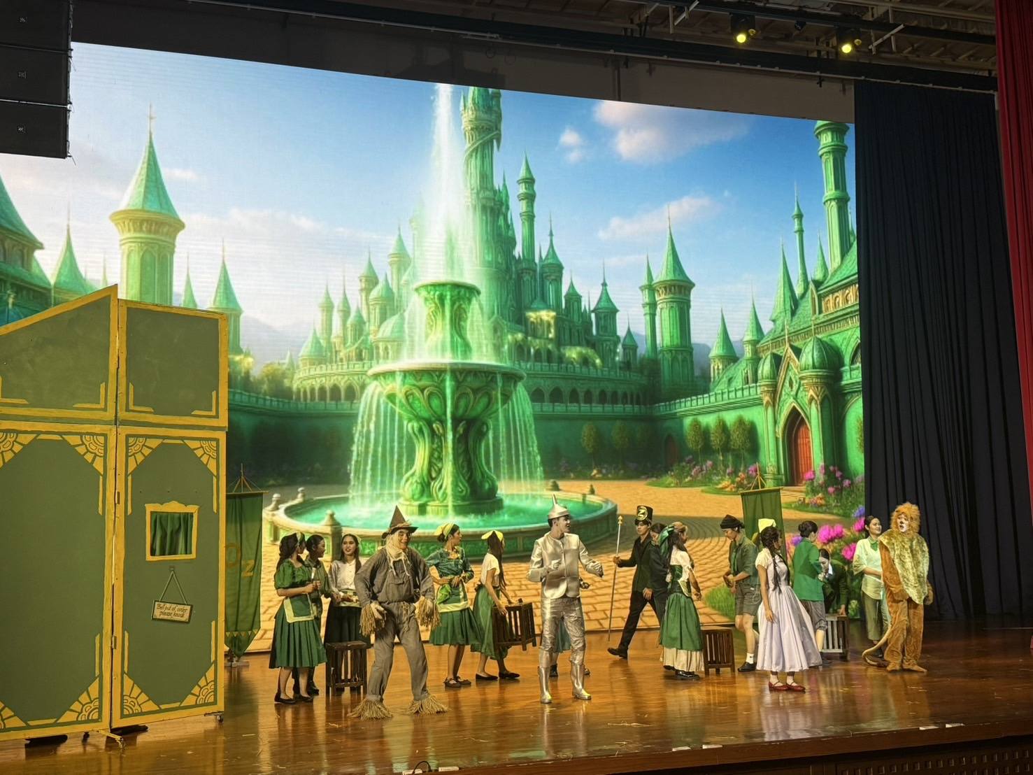 ชมการแสดงละครเวที UBRU's the Wizard of Oz, the Musical 2025